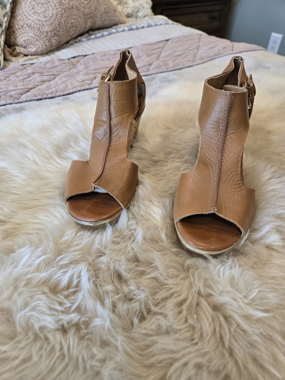 Sofft Women's Open-Toe Tan Leather Cutout Sandals